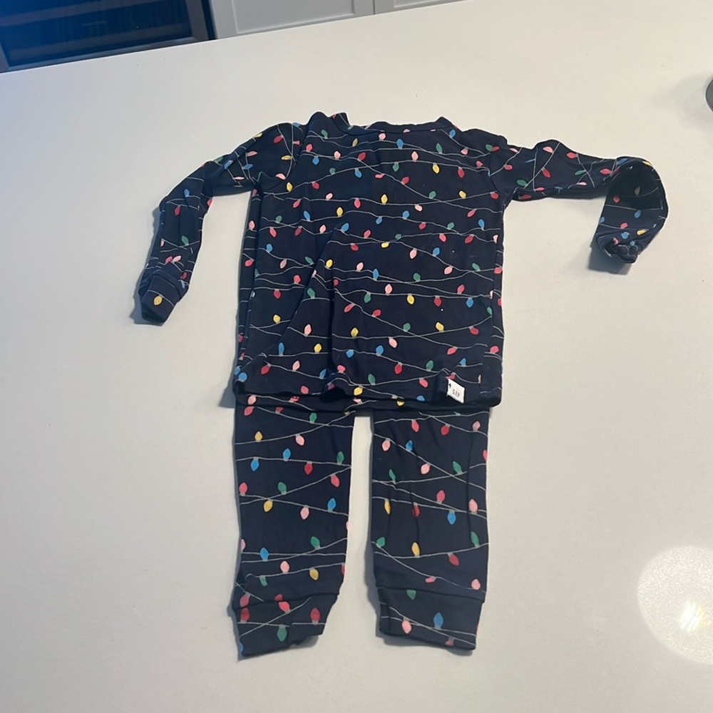 Girls holiday Gap size 4 pjs navy with holiday lights